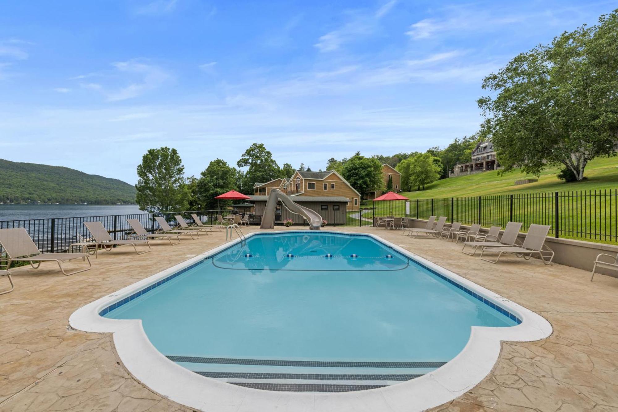 Sun Castle Resort Lake George Buitenkant foto